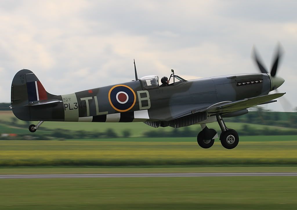 http://i627.photobucket.com/albums/tt355/kokpit2009/Duxford%20Pre%20Spring%201024/IMG_9759.jpg